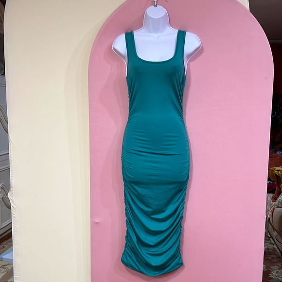 SBETRO Dresses & Skirts - SBETRO GREEN MIDI DRESS SIZE S